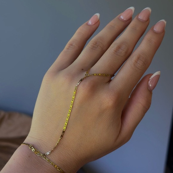 Water Resistant Gold Hand Chain - Picture 1 of 2